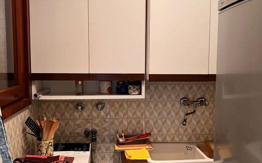 Luminoso trilocale con ampia e godibile balconata, possibilità box