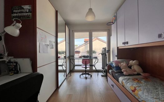 Luminoso quadrilocale con terrazzo in contesto signorile del 2013