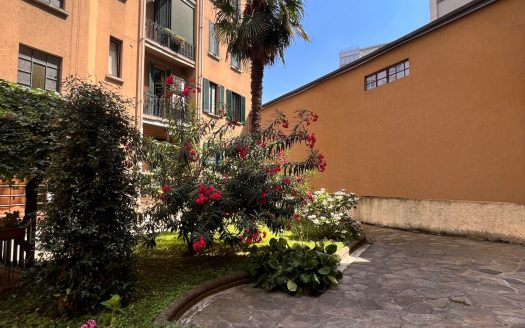 Luminoso ed ampio bilocale con splendidi affacci su giardino interno