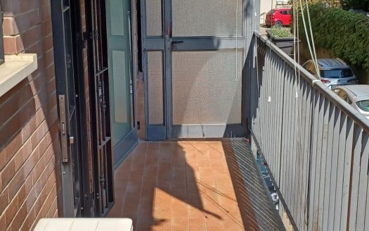 Ampio e luminoso monolocale con cucina abitabile e terrazzino godibile