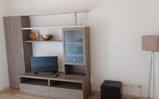 Ampio e luminoso monolocale con cucina abitabile e terrazzino godibile