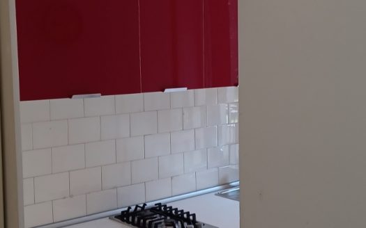 Ampio e luminoso monolocale con cucina abitabile e terrazzino godibile