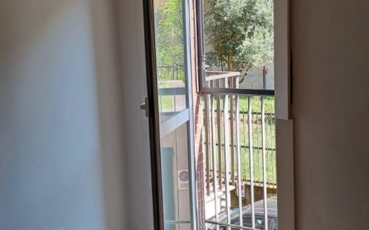 Ampio e luminoso monolocale con cucina abitabile e terrazzino godibile
