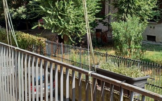 Ampio e luminoso monolocale con cucina abitabile e terrazzino godibile