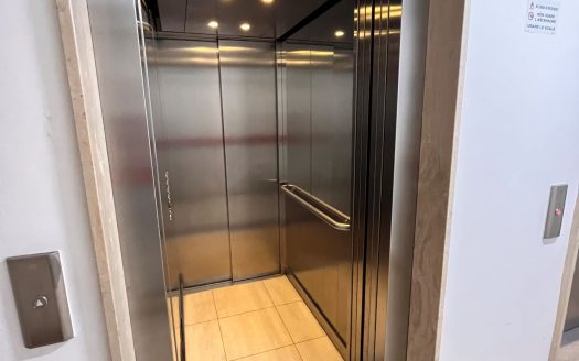 Ampio box singolo con serranda automatica