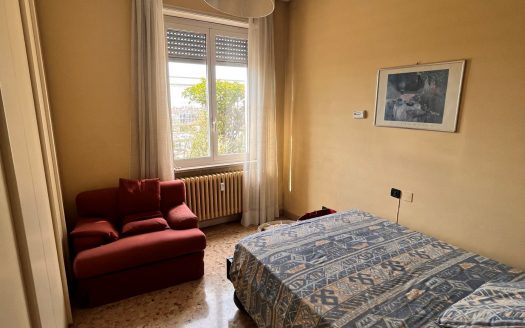 Panoramico attico di 4 locali con terrazzo al piano