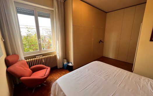 Panoramico attico di 4 locali con terrazzo al piano