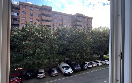 Laboratorio con due uffici e servizi