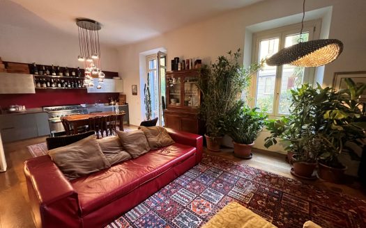 Splendido quadrilocale con giardino ad uso esclusivo