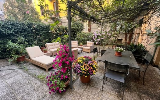 Splendido quadrilocale con giardino ad uso esclusivo